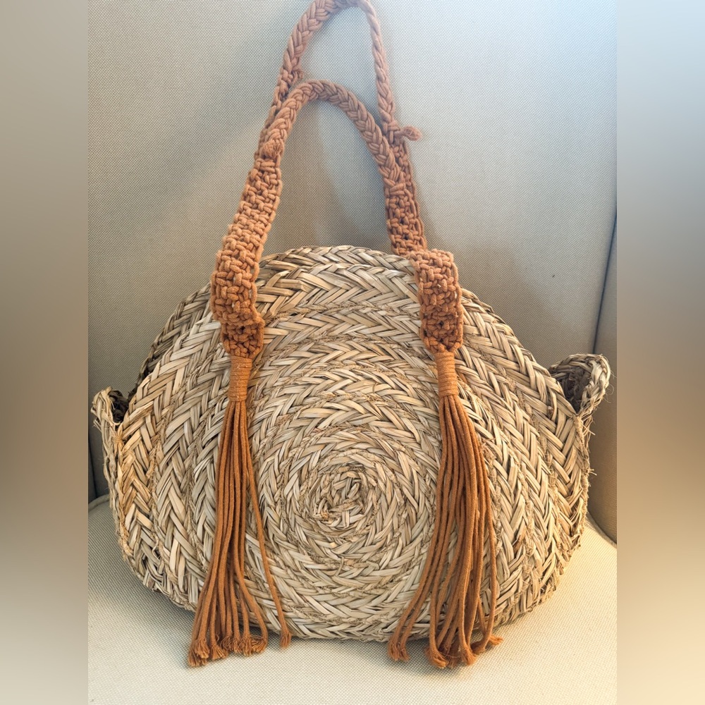 Universal Thread straw bag